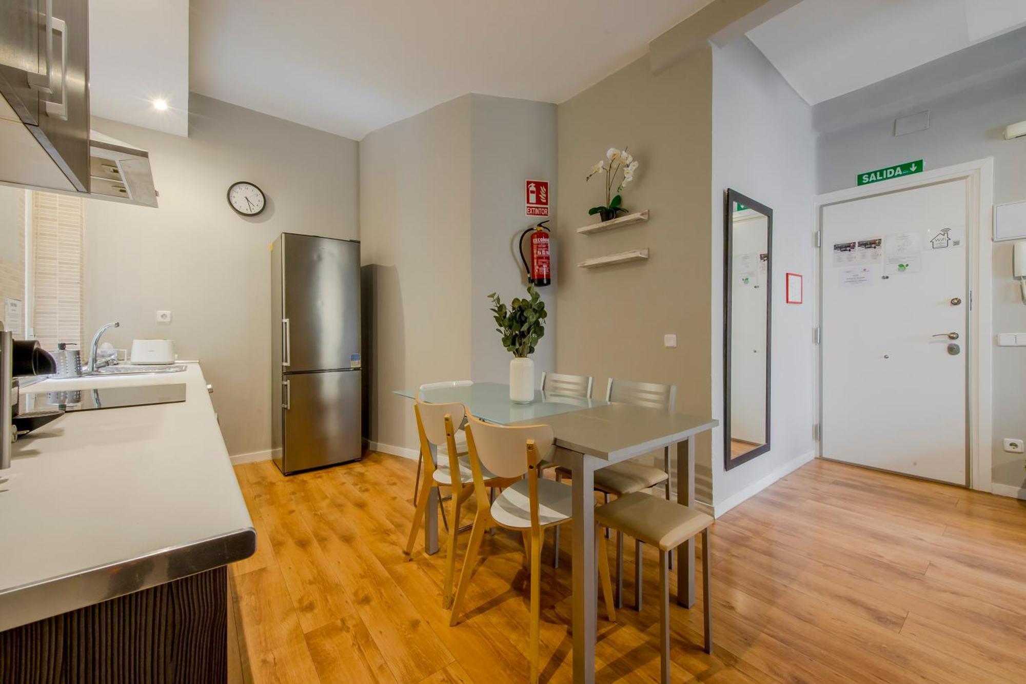 Excelente Piso De 3 Habitaciones En La Latina-Centro Madrid Exteriér fotografie